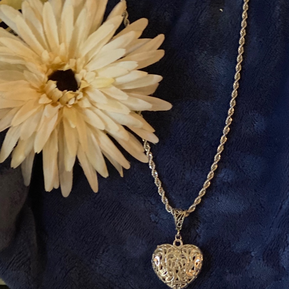 24” Beautiful Silver Rope Chain with Heart!!!!